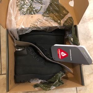 Black Timberland toddler boots. Size 8.